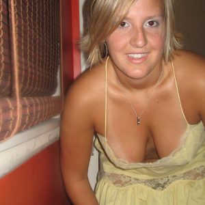 Chaud à Lyon avec une cougar Salomé - rencontre-Cougar-Lyon
