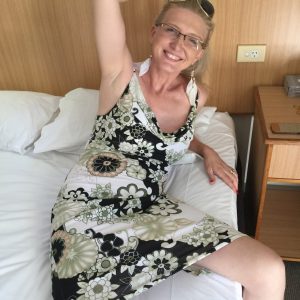 Un időszak naturista a napfenyő alatt Éva - rencontre-Naturiste-Courbevoie